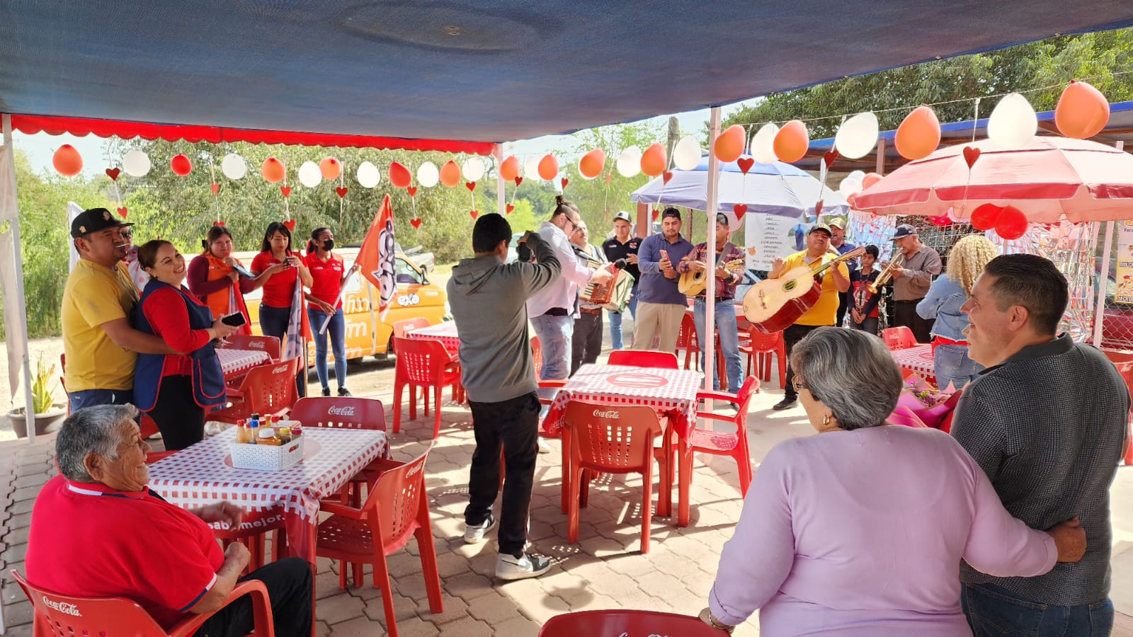 La Mera Jefa y Exa en un local de Guasave