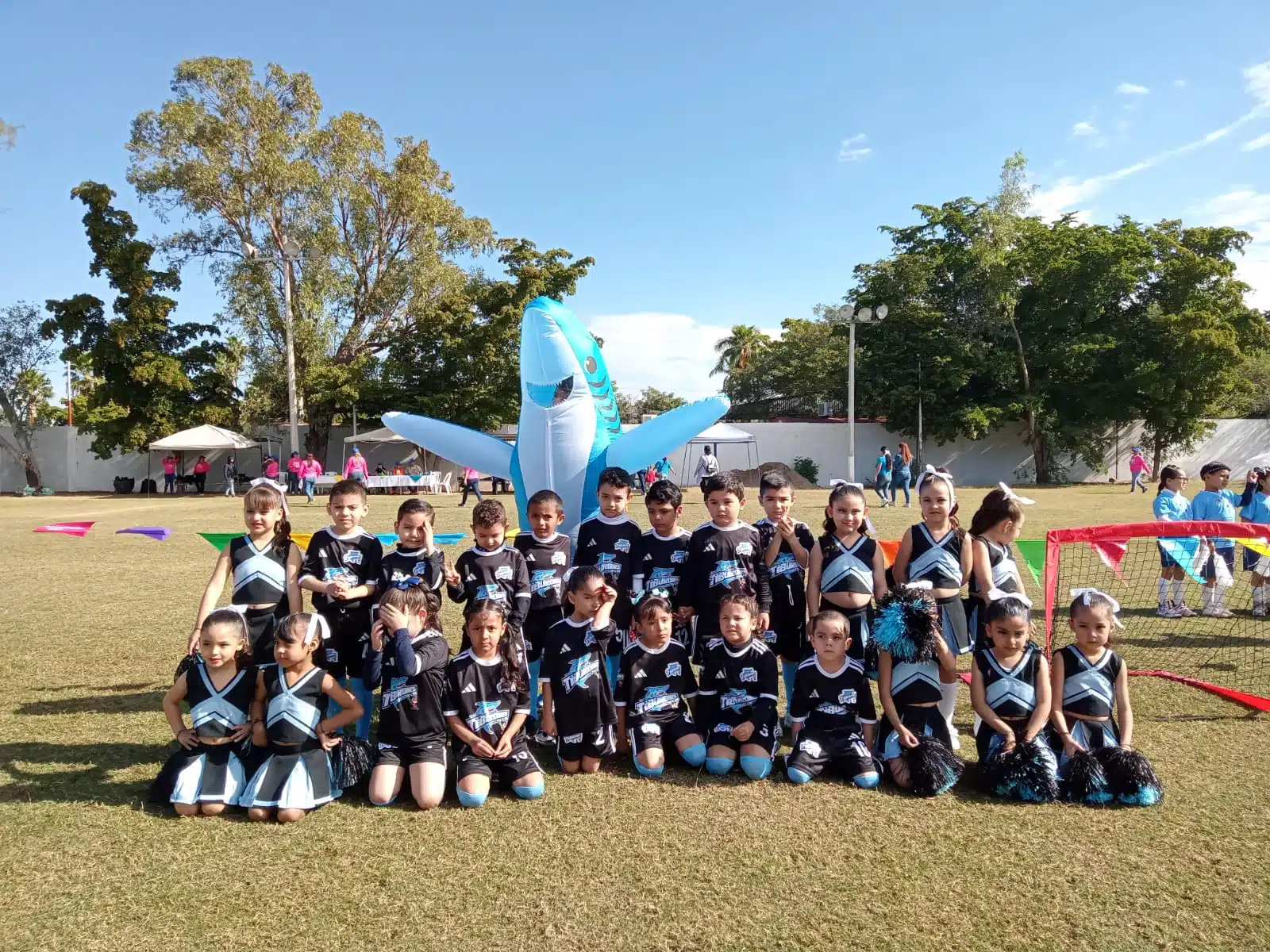 Niños participan en Mini Mundial Futbolero
