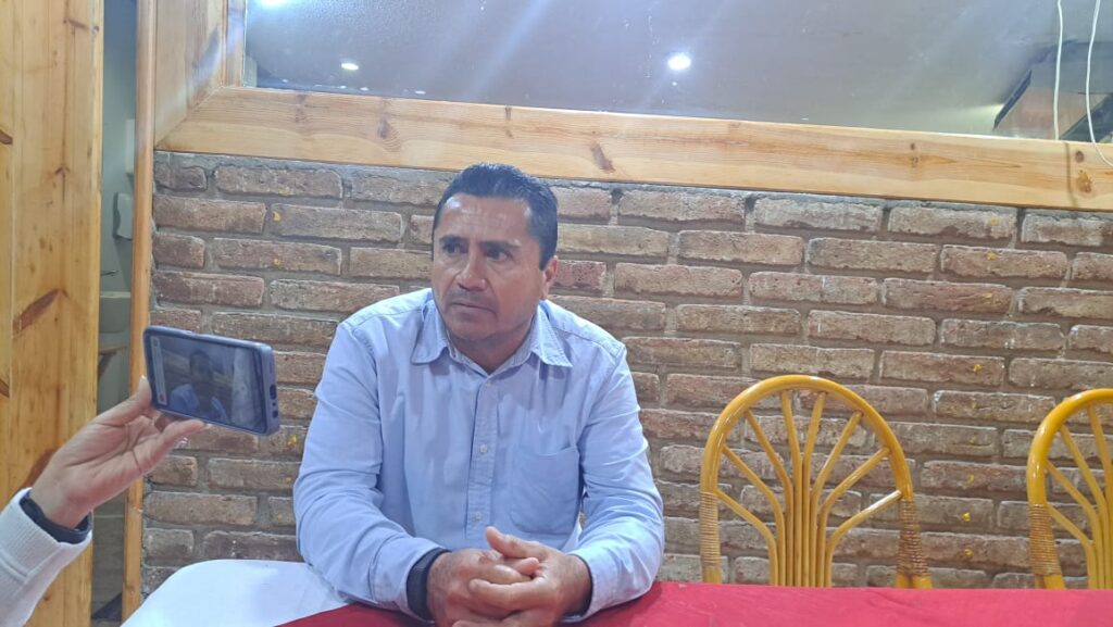 Modesto López Leal, presidente del Movimiento por el Campo Sinaloense, en el restaurante la Campiña en entrevista con los medios de comunicación