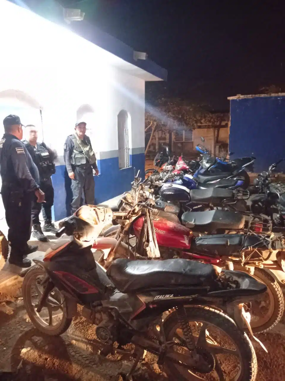 Durante el operativo, los policías retuvieron 17 motocicletas.