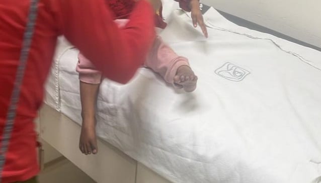 Ingresa niña lesionada