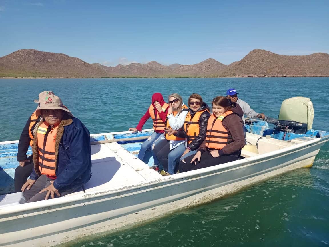 Funcionarios municipales y organizadores del festival en recorridos