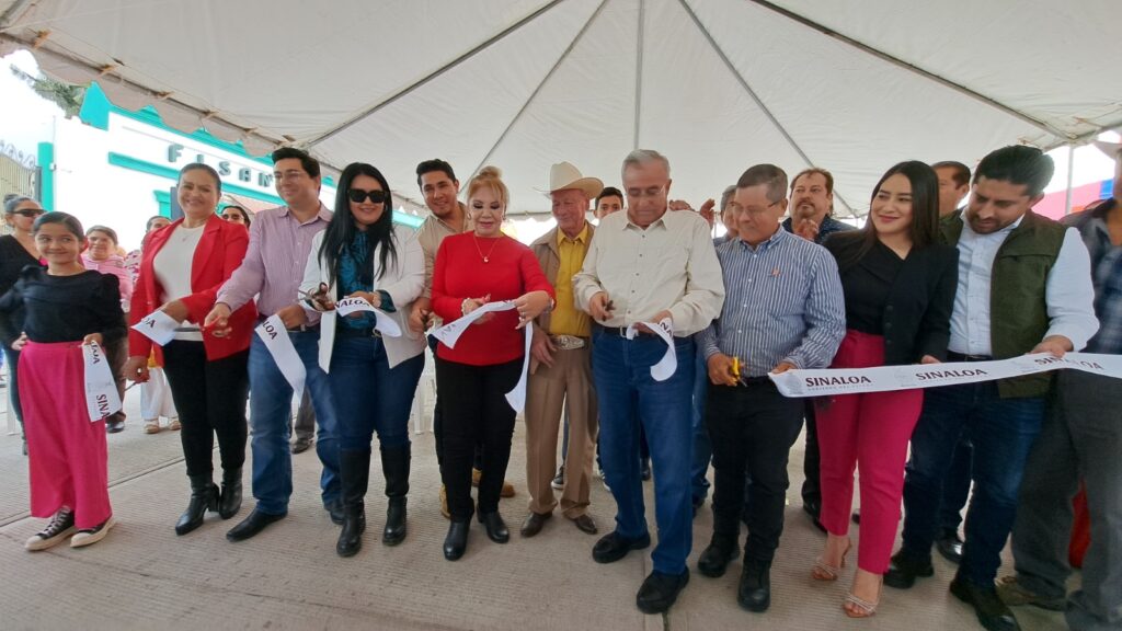 Rocha Moya inauguró la rehabilitación de la calle Gabriel Leyva Solano, 