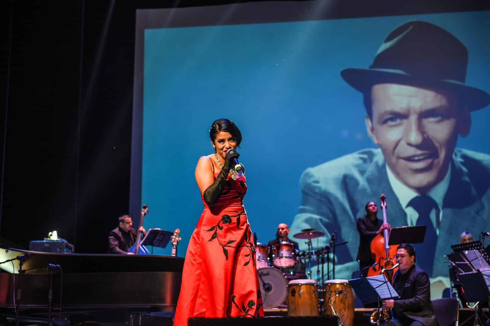 Una persona cantando Ópera en Los Mochis