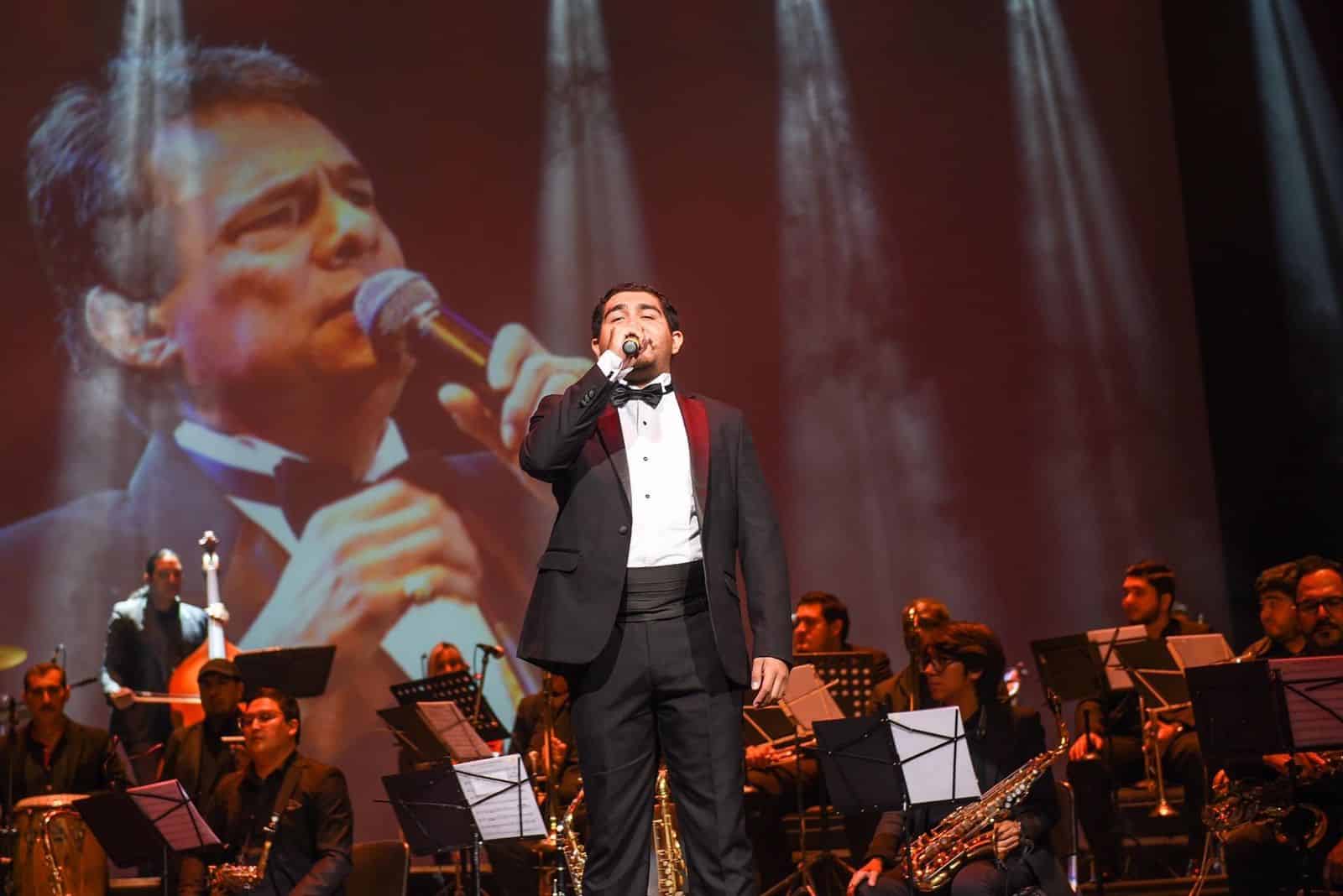 Una persona cantando Ópera en Los Mochis