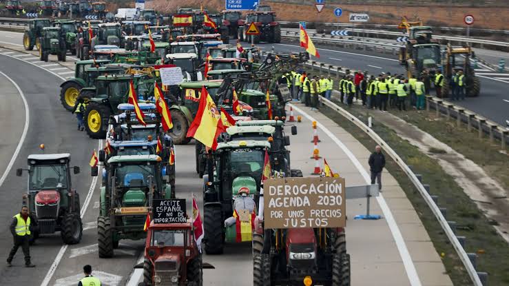 Ordenan operativo policial contra agricultores en España tras protestas