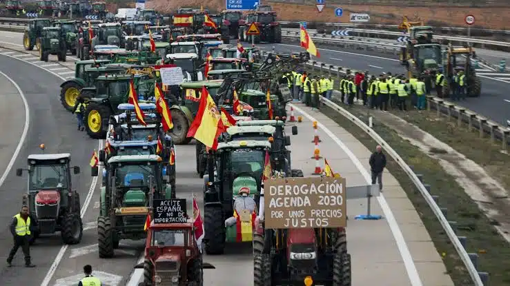 Ordenan operativo policial contra agricultores en España tras protestas