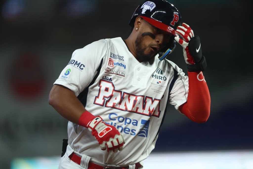 Jonny Santos remolcó la carrera de la victoria para Panamá sobre México