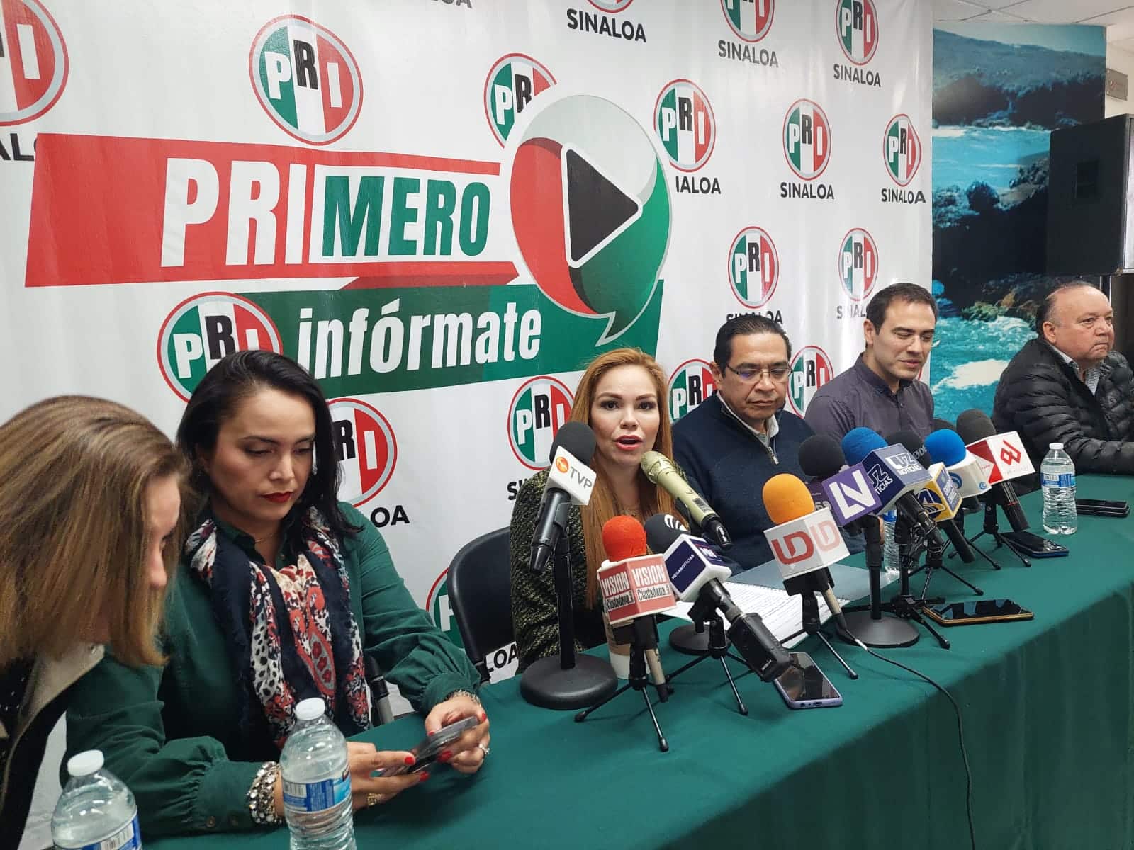 Paola Gárate Valenzuela en conferencia de prensa en Culiacán