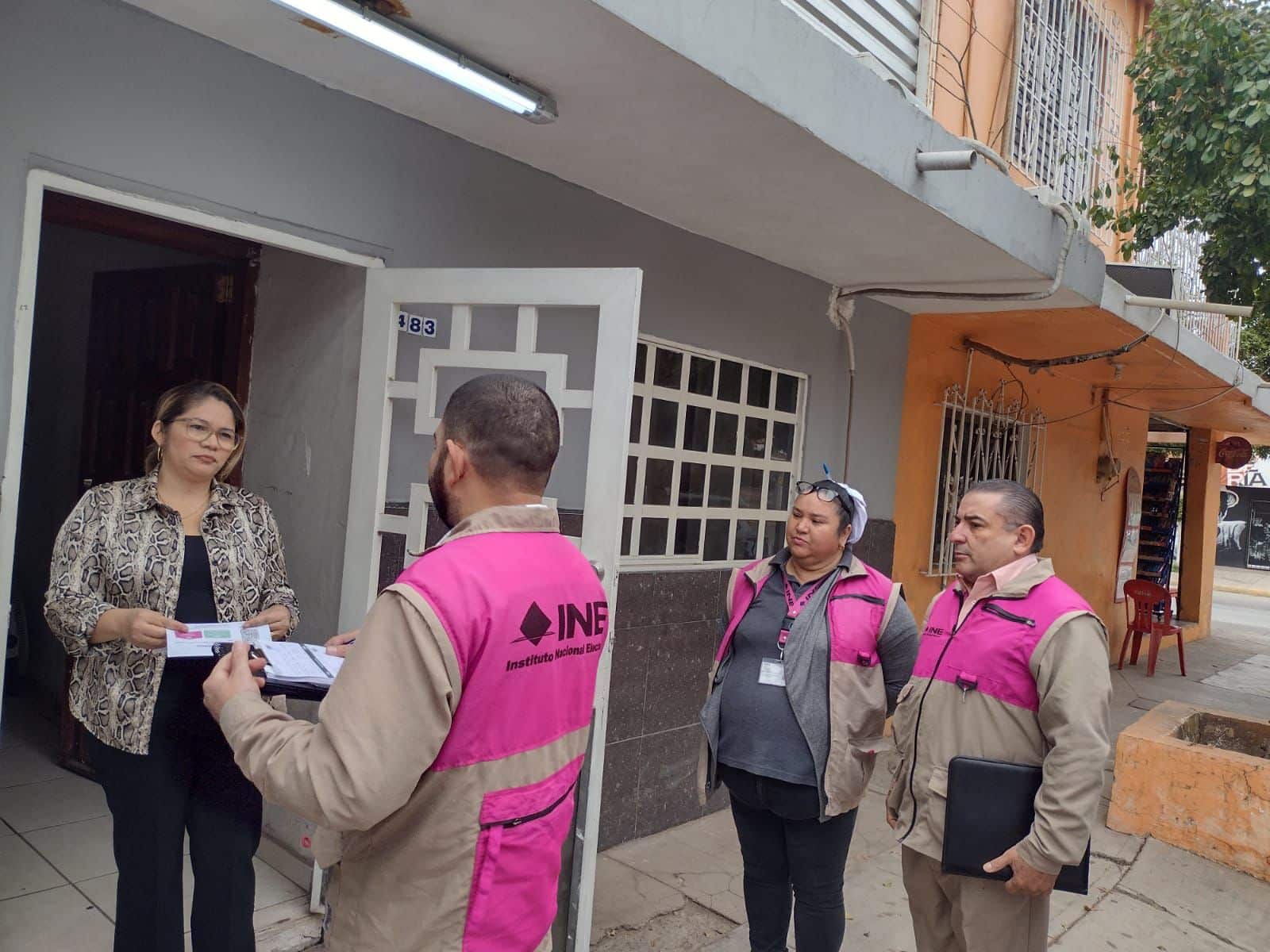 Personal de INE visita viviendas en Guasave