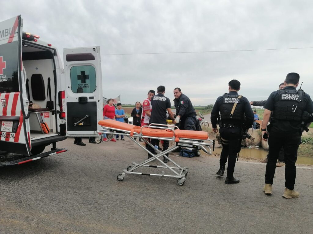 Policía Estatal y Cruz Roja en el lugar donde Jesús tuvo un accidente en Angostura