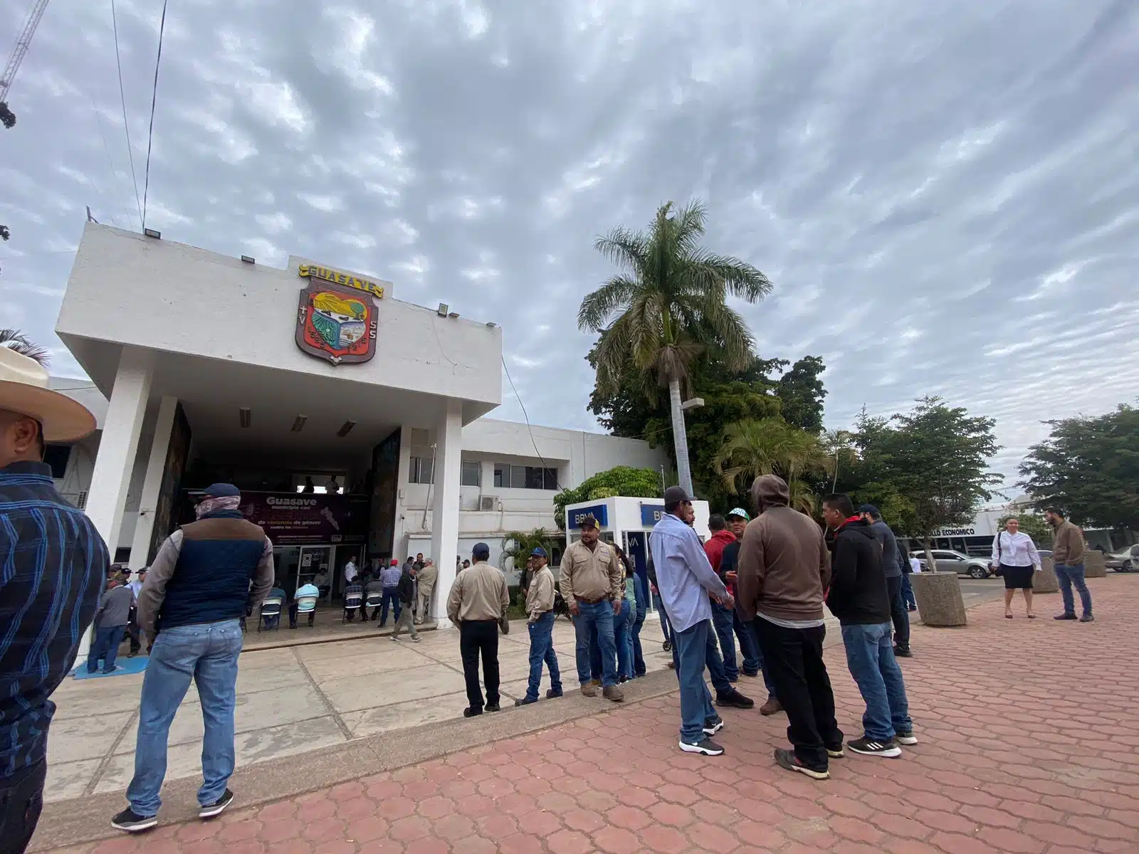 Sindicalizados de la Jumapag apostados en la explanada de Palacio Municipal