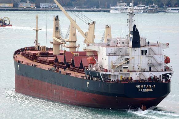 Rebeldes Hutíes atacan barco de EU que llevaba grano a Yemen