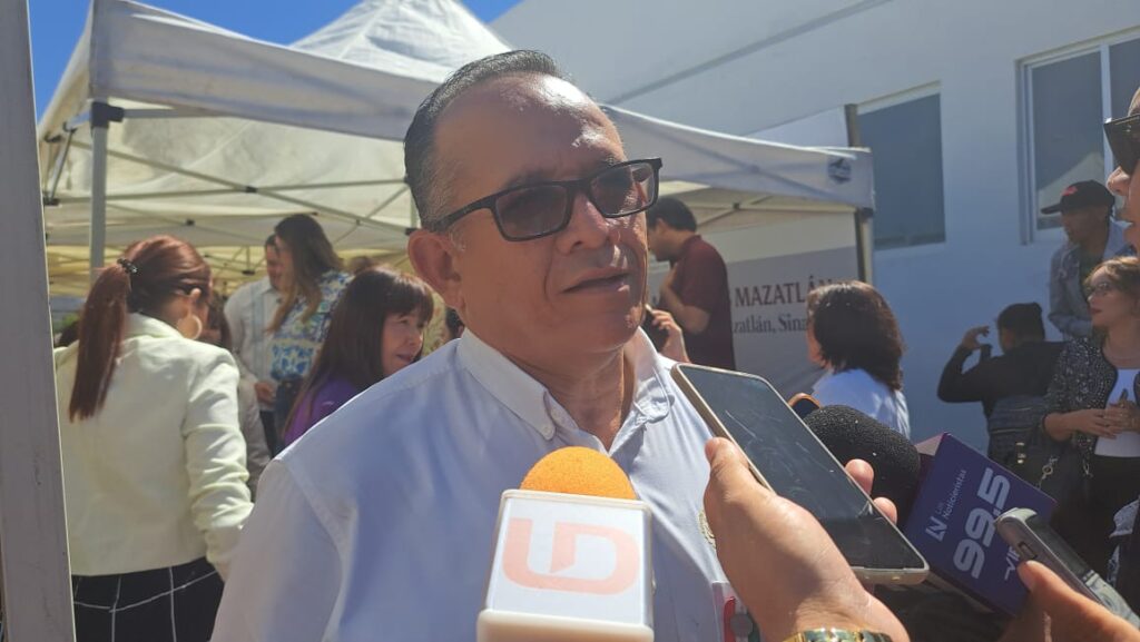José Juan Rendón con medios de prensa
