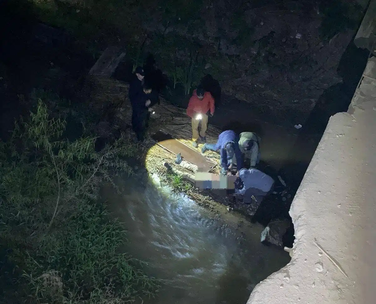 Rescatan cuerpo de un motociclista tras caer de puente en Guasave