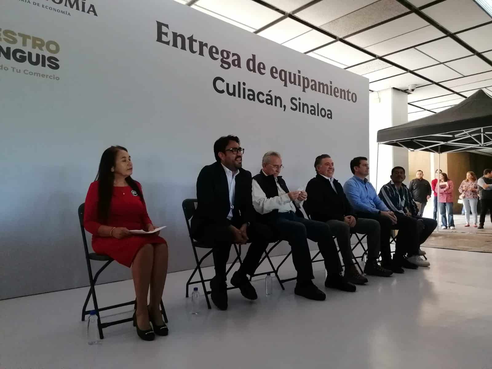 Rubén Rocha Moya en conferencia sobre la entrega de equipamiento a comerciantes de “Nuestro Tianguis” en Culiacán