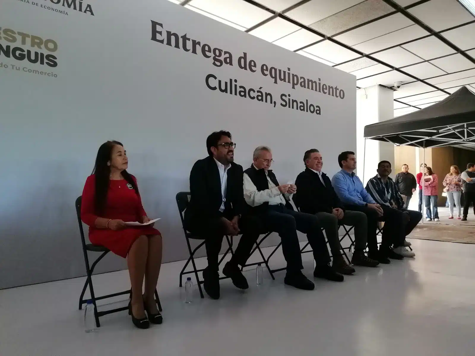 Rubén Rocha Moya en conferencia sobre la entrega de equipamiento a comerciantes de “Nuestro Tianguis” en Culiacán