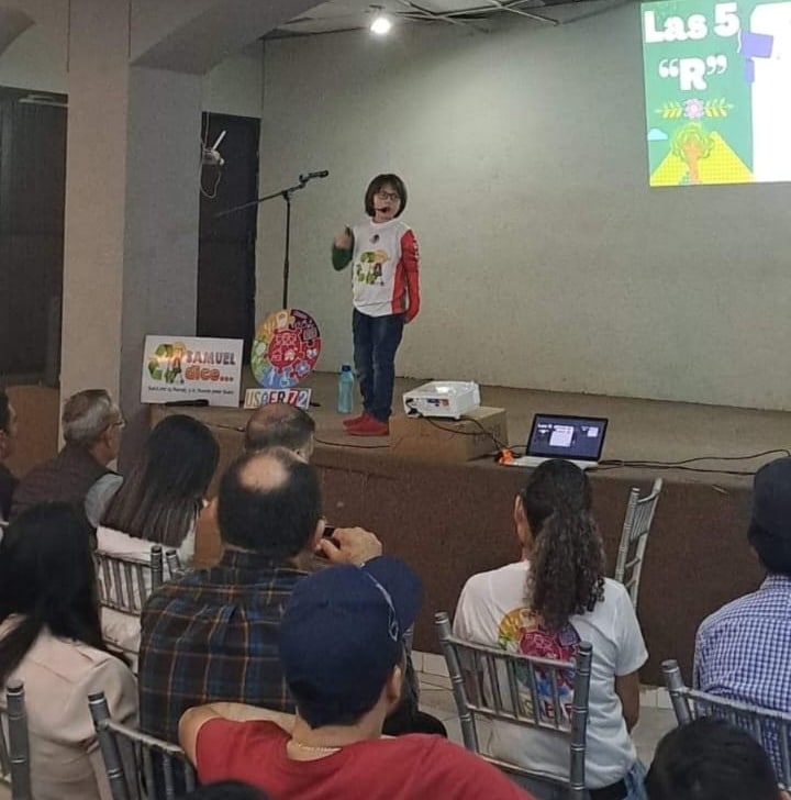 Samuel Said Espinoza Urías en conferencia