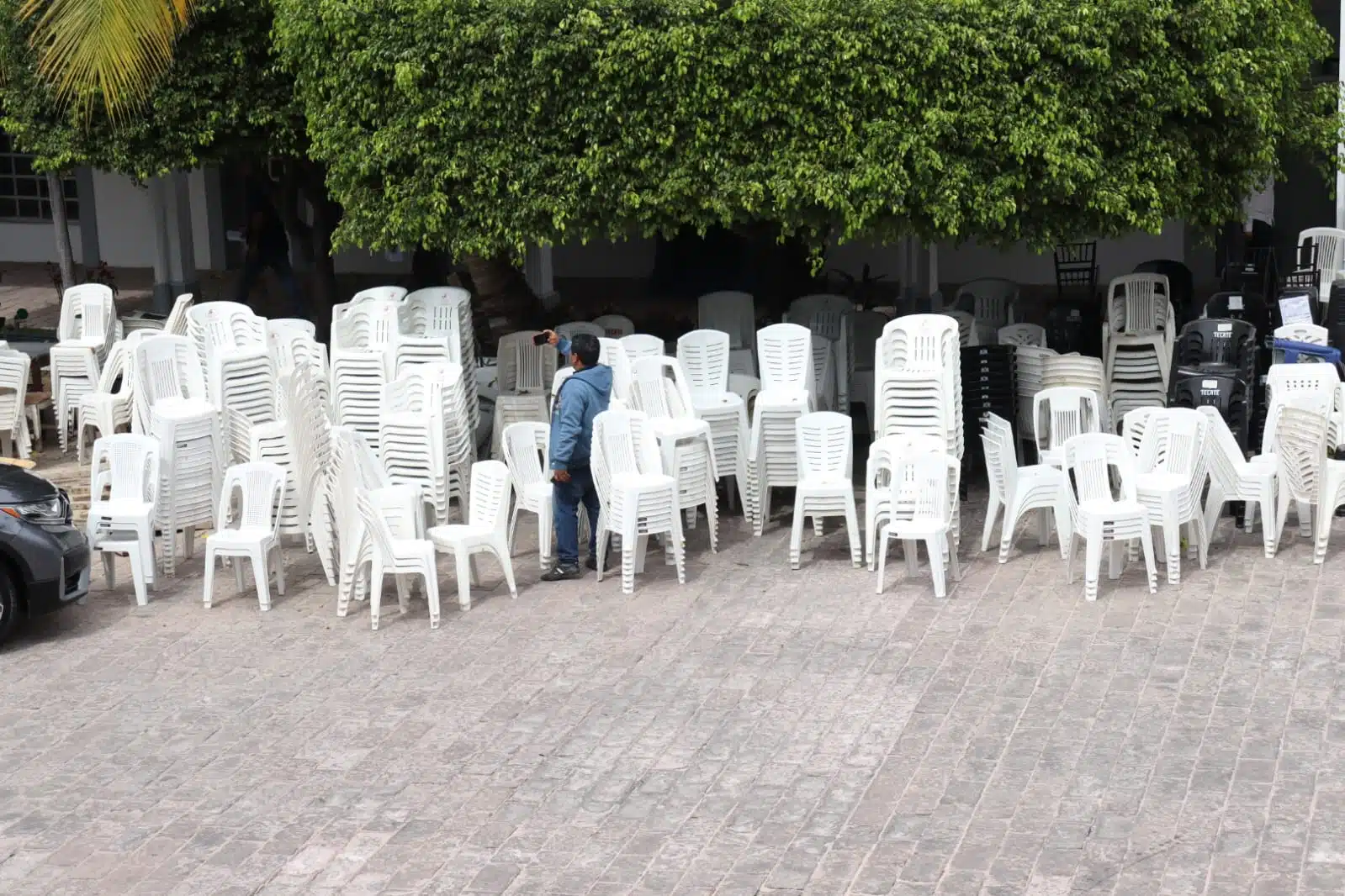 Sillas decomisadas en el Carnaval de Mazatlán 2024