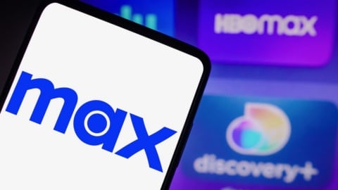 Pantalla de celular encendido con la aplicación de MAX