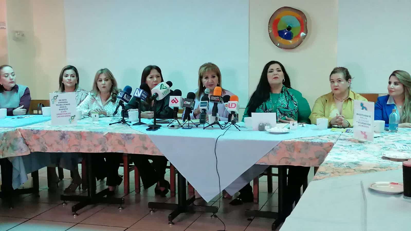 Tere Guerra en rueda de prensa