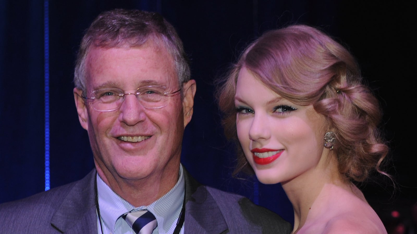 Fotógrafo agredido por el padre de Taylor Swift pone condición para perdonarlo