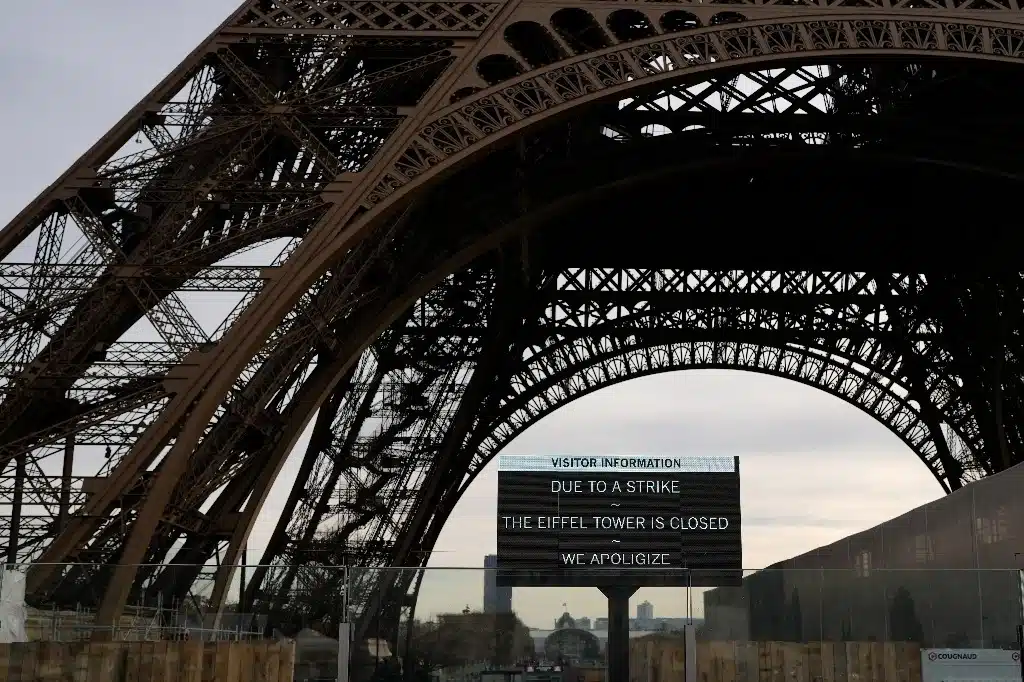 Termina huelga en la Torre Eiffel tras seis días de paro; prometen mejoras salariales