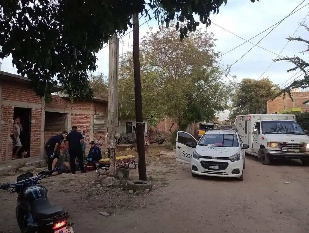 Trabajador de servicio de cable cayó de arriba de una vivienda en Villa Unión, Mazatlán