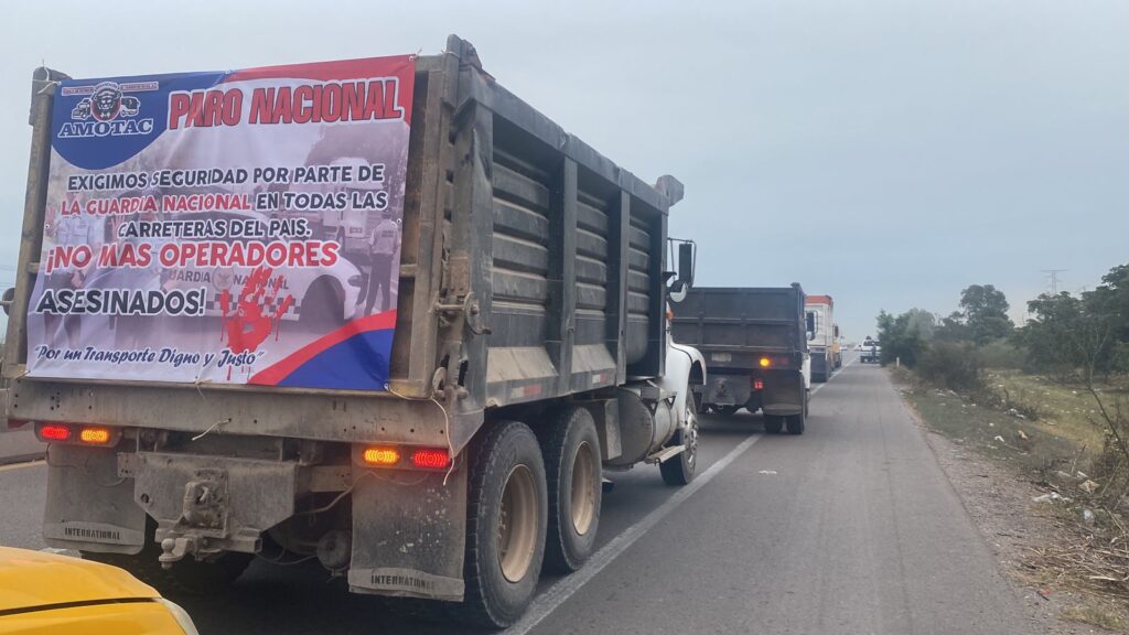 Transportistas de Sinaloa se suman al paro nacional