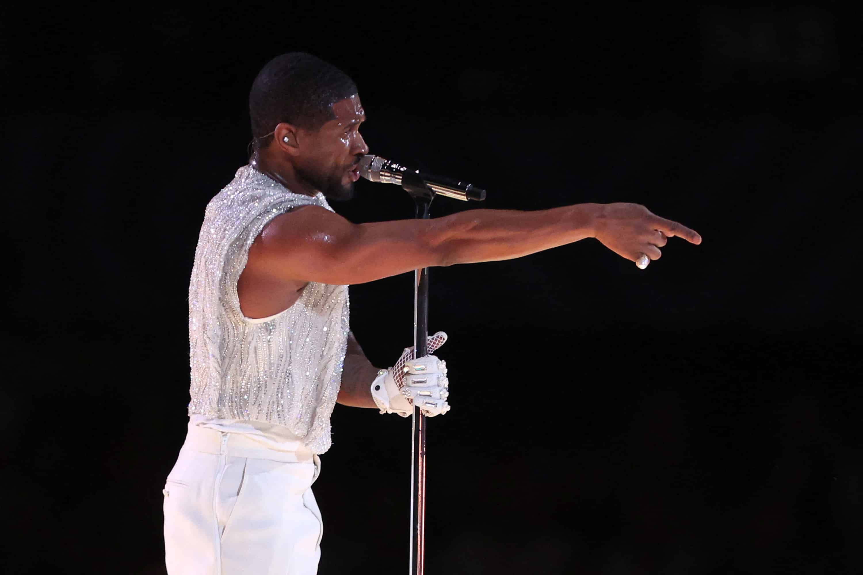 Usher, Alicia Keys y Ludacris en el medio tiempo del Super Bowl LVIII