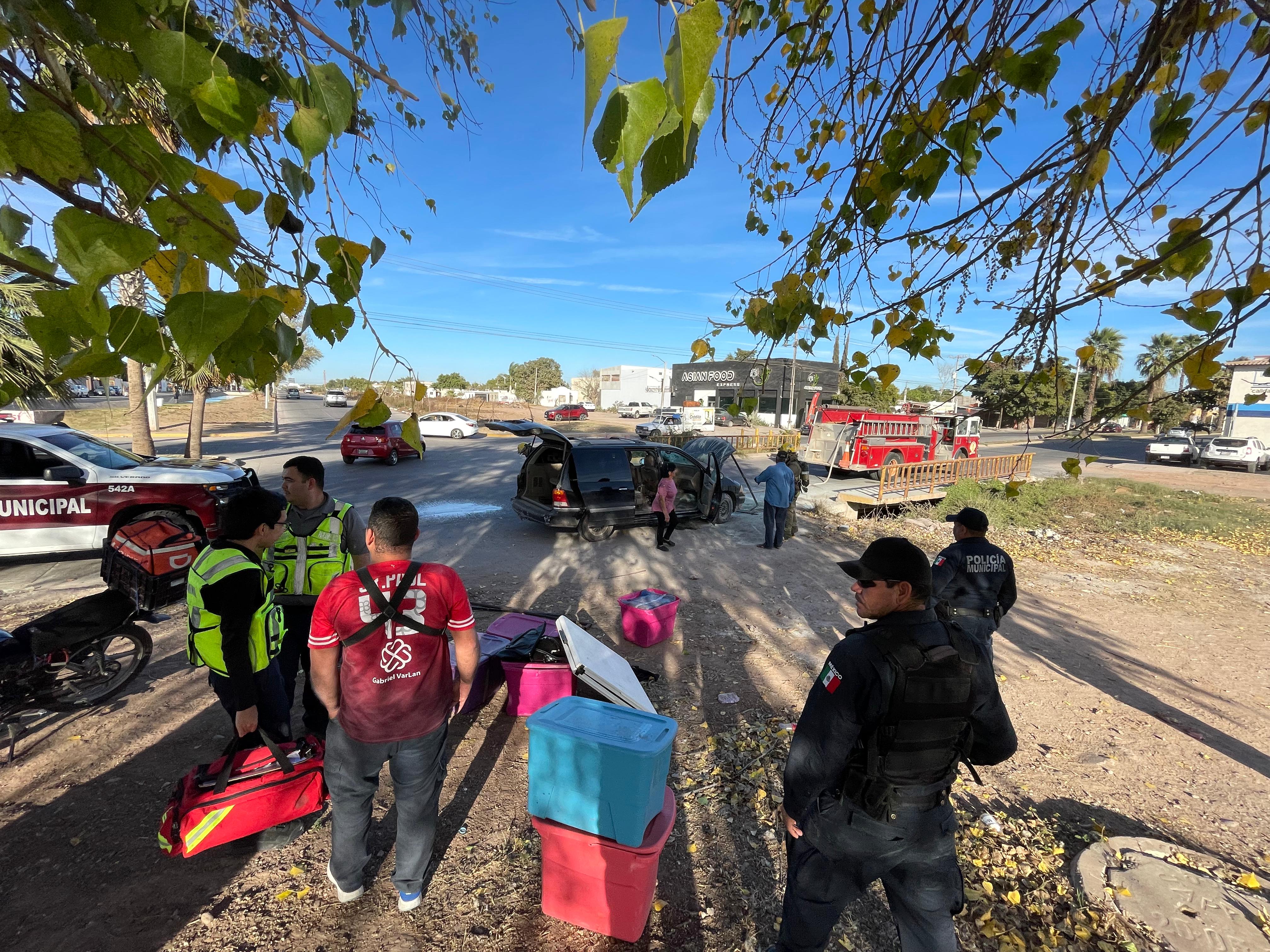 Vagoneta que se incendió en Los Mochis