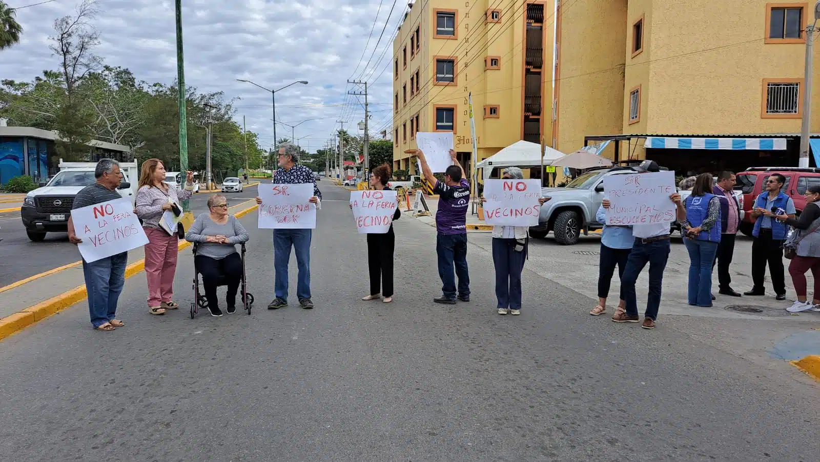 Vecinos de la Tellería bloquen calles en Mazatlán