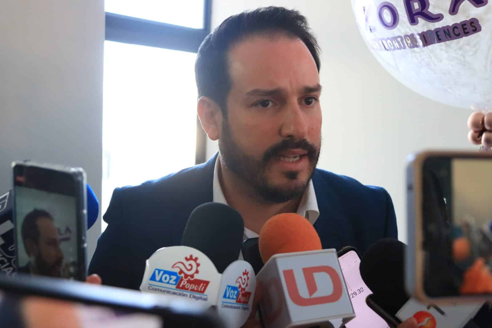 Funcionario de Tiurismo