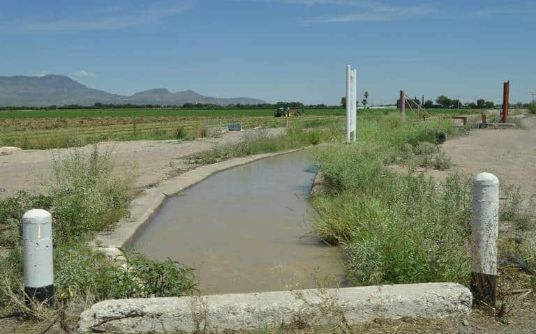 Agua en canales de Ahome
