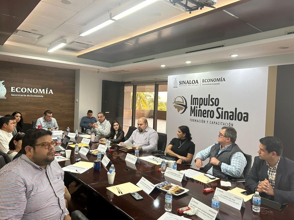 Personas reunidas en sesión