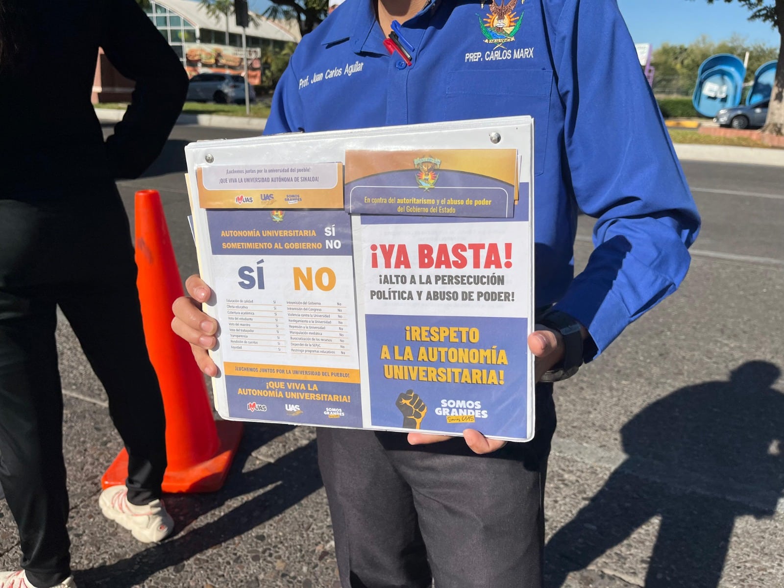 Manifestantes de la UAS
