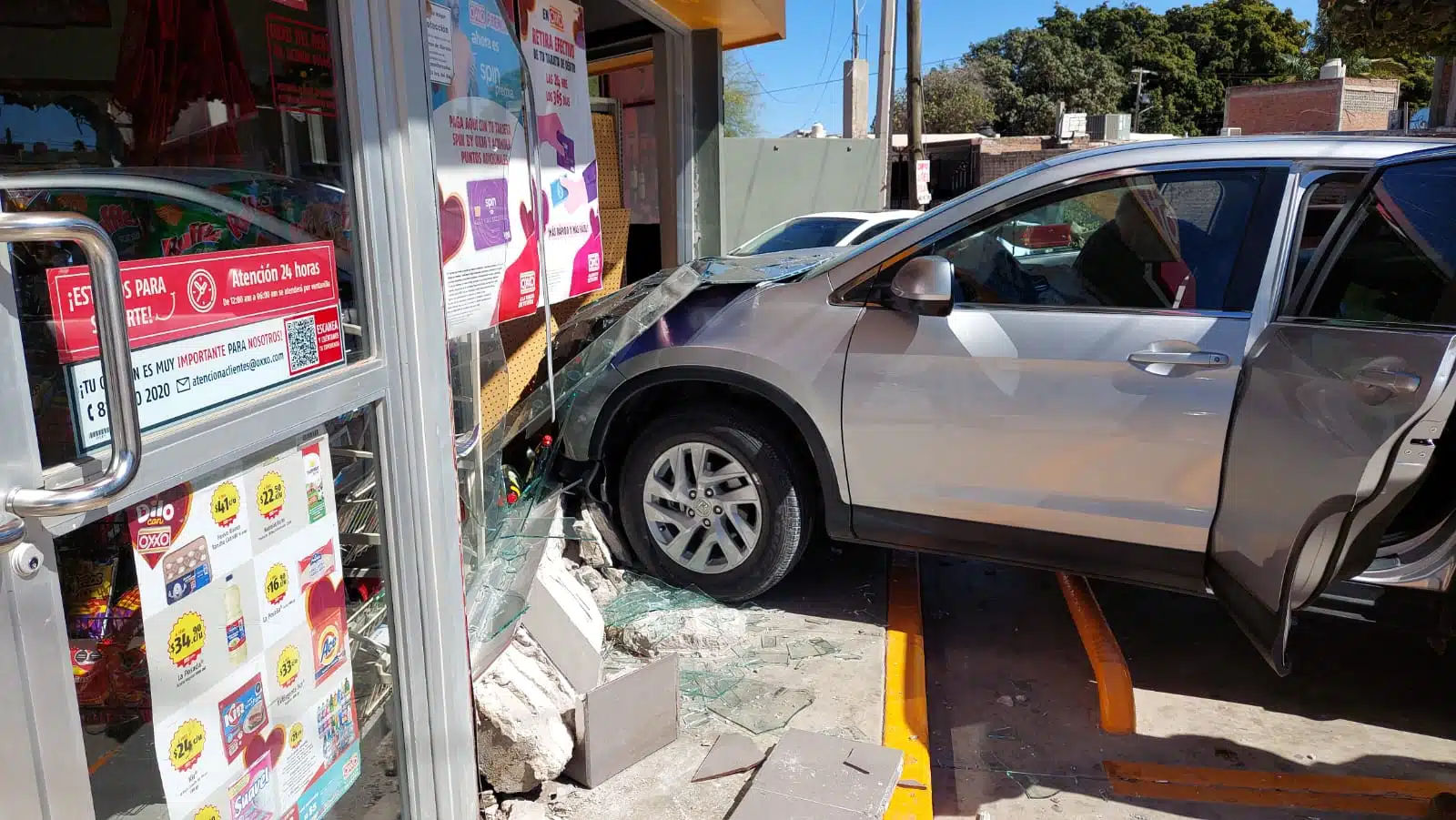 Percance en tienda Oxxo