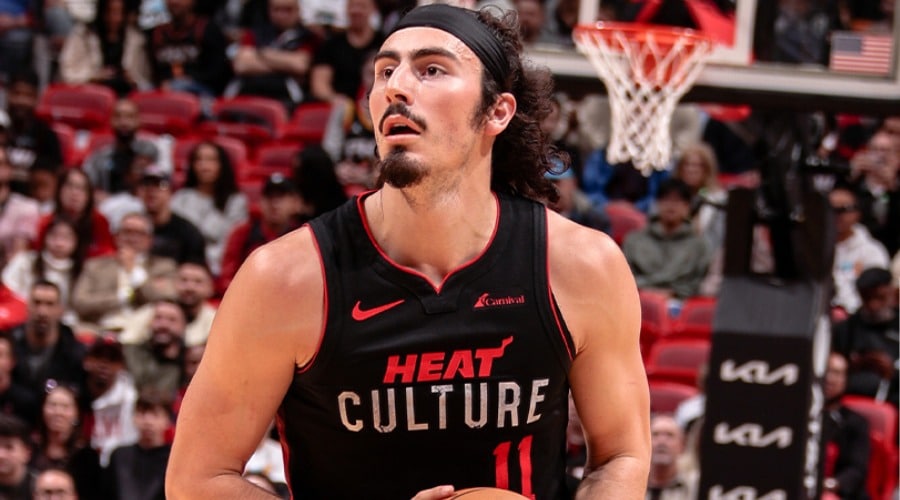Basquetbolista novato Jaime Jáquez