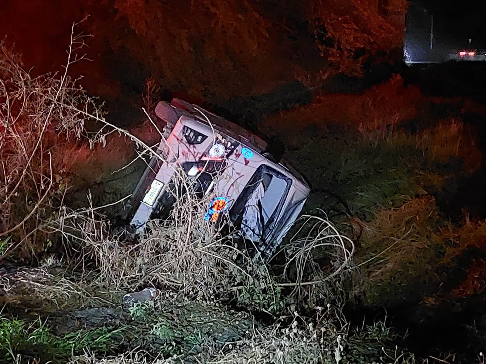 Camioneta volcada