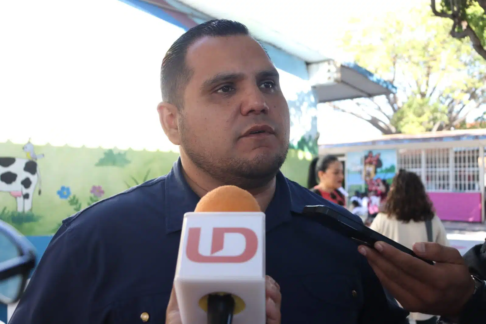 Jaime Barrón secretario