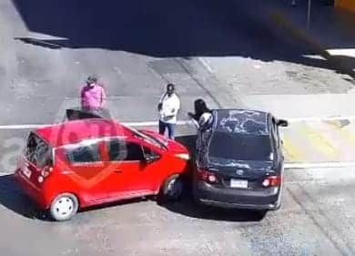 Choque de vehículos en CLN