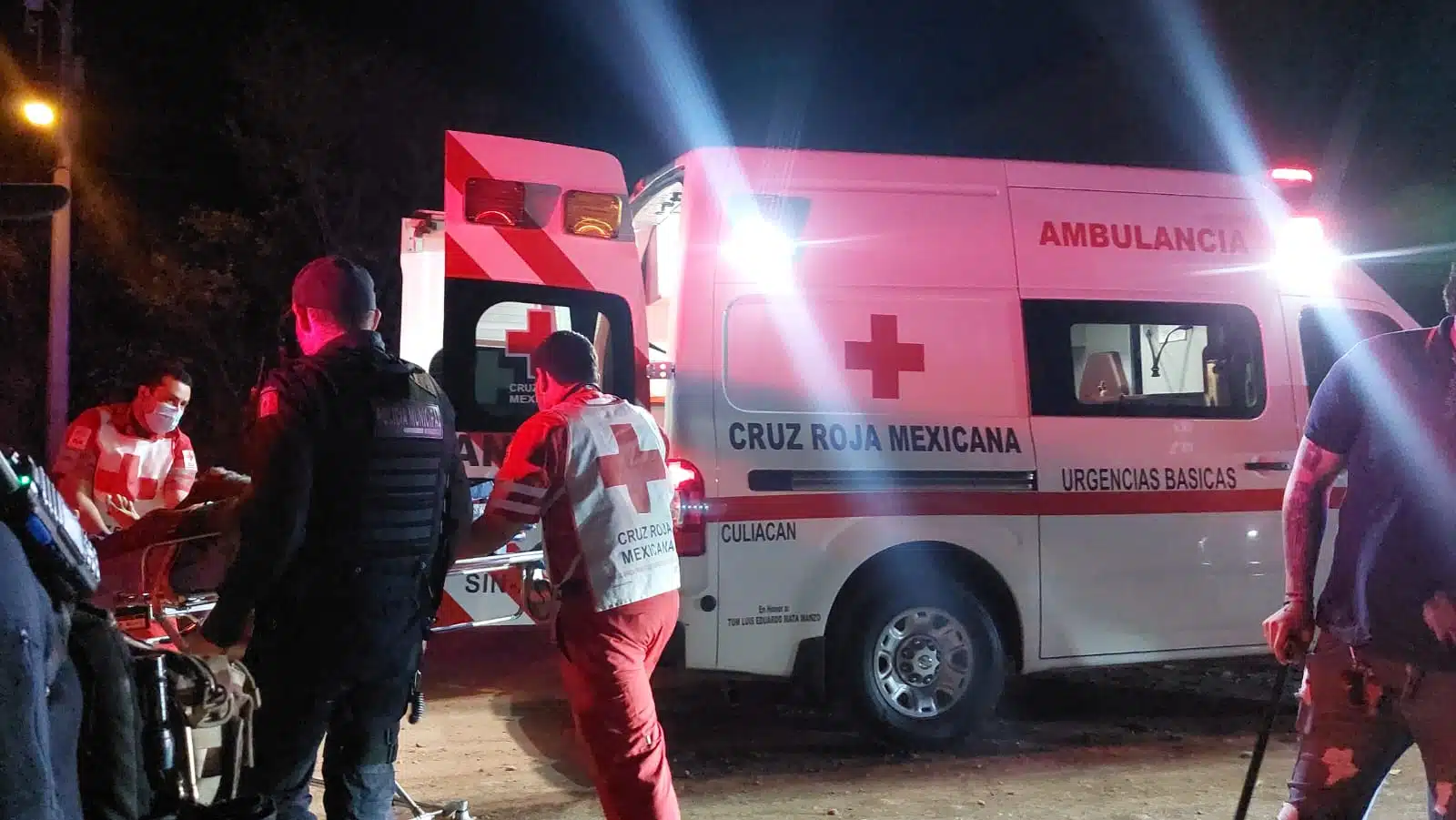Cruz Roja de Culiacán llevando a paciente