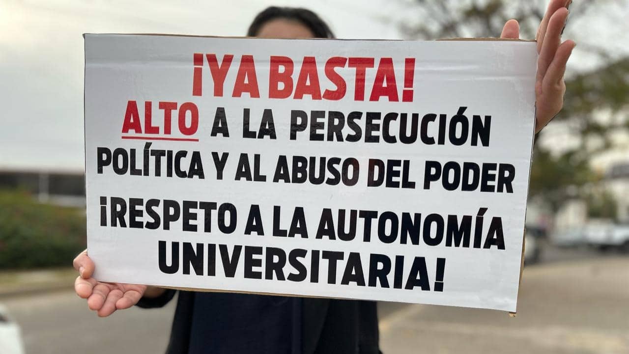 Personal de la UAS en manifestación