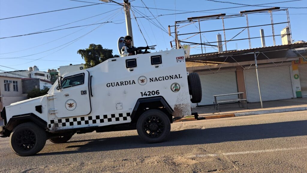 Elementos de la Guardia Nacional sobre las calles de Guasave