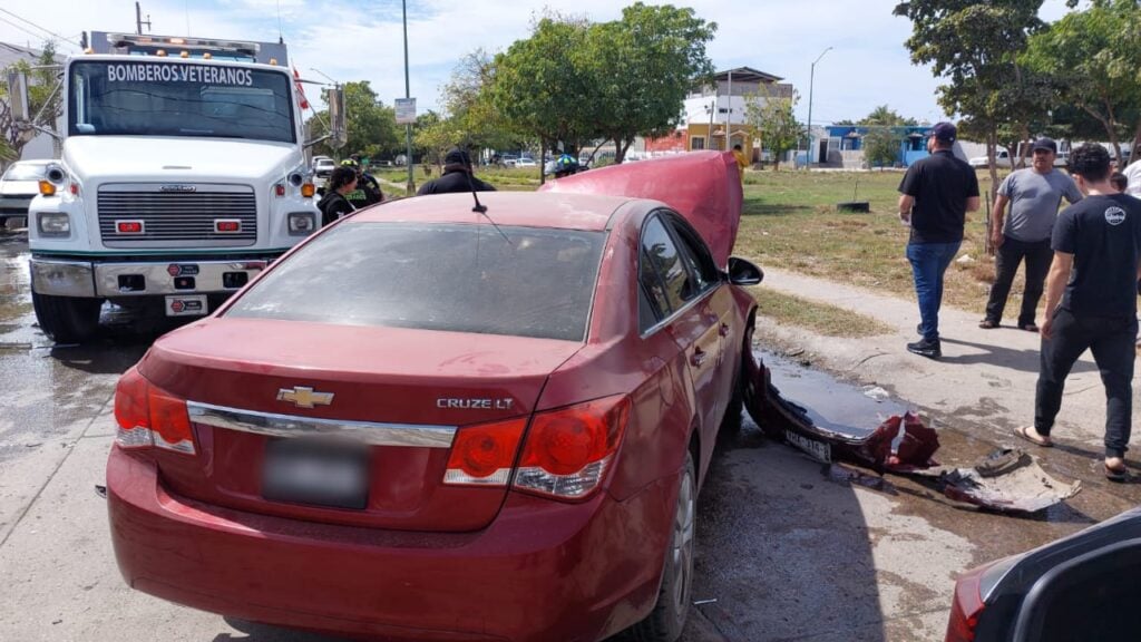 Fuerte choque en Las Mañanitas, en el noreste de Mazatlán