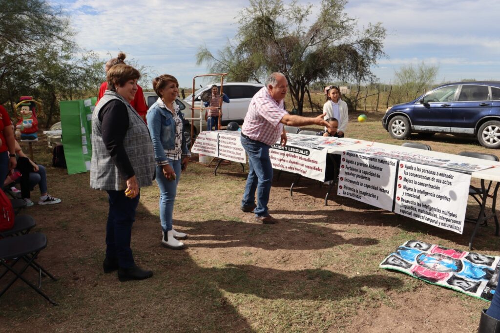 Alumnos de Usaer 152 presentando actividades