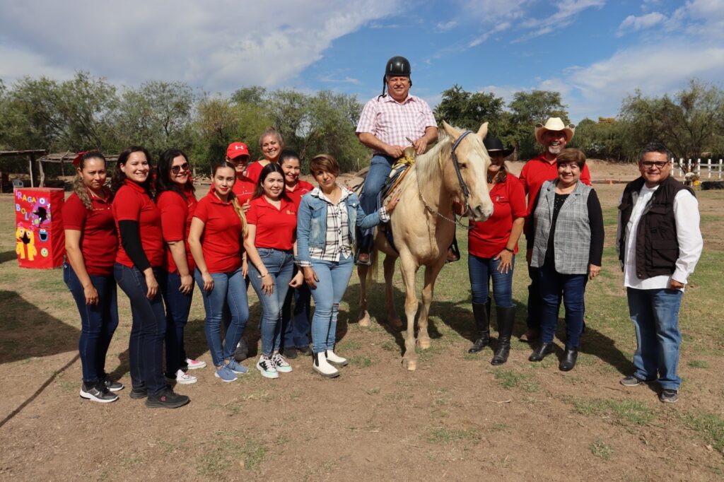 Alumnos de Usaer 152 presentando actividades