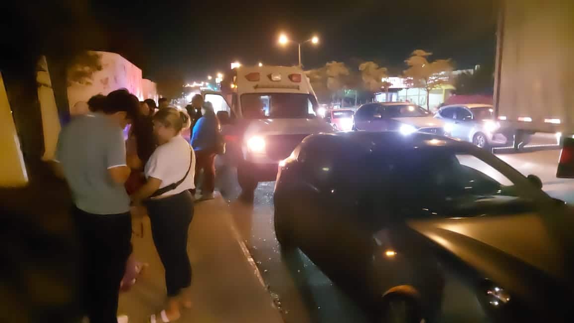 El choque ocurrió en el Libramiento Luis Donaldo Colosio, a escasos 50 metros del semáforo de la avenida Juan Pablo Segundo.