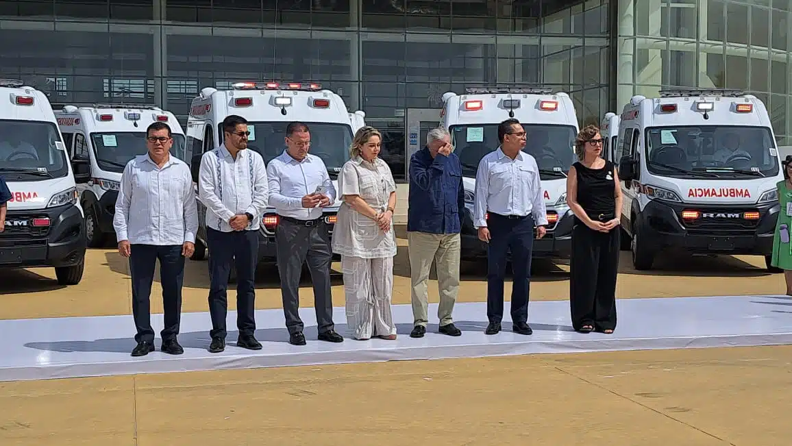 Patrimonio de la Beneficencia Pública entregó 19 ambulancias al gobernador de Sinaloa, Rubén Rocha Moya