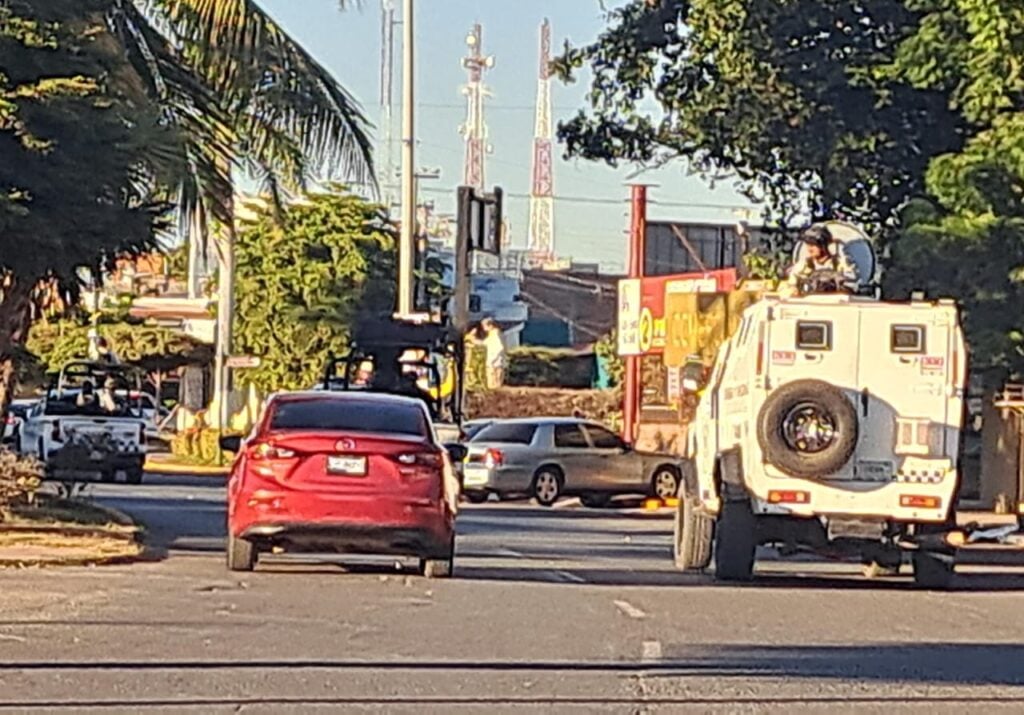 Elementos de la Guardia Nacional sobre las calles de Guasave